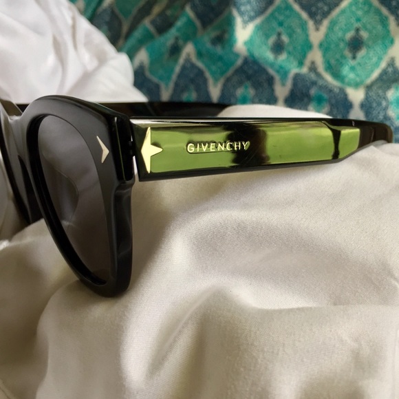 Givenchy Wayfarer Polarized Sunglasses - Picture 4 of 4